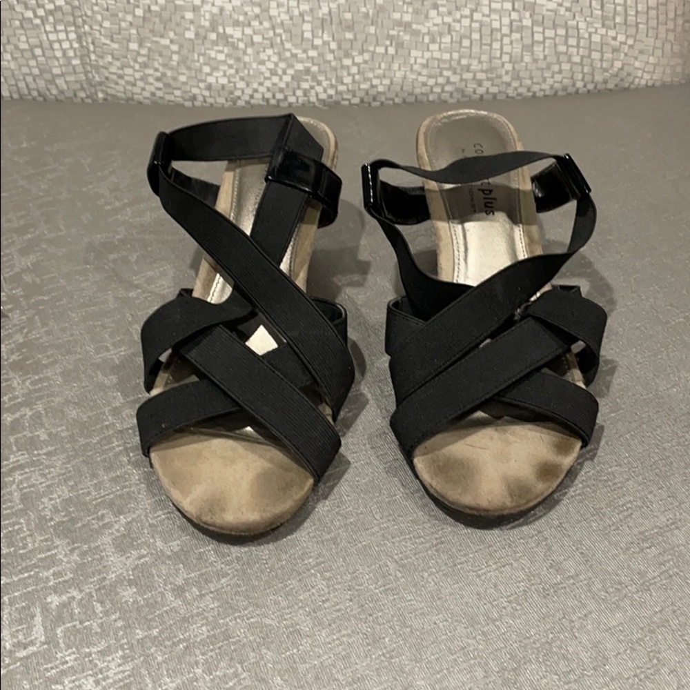 Girl’s sandals size 5